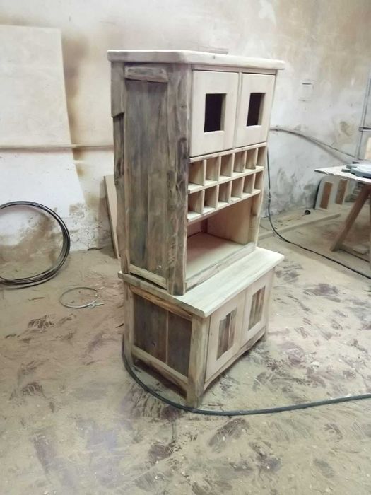 Мебели от стари дъбови греди