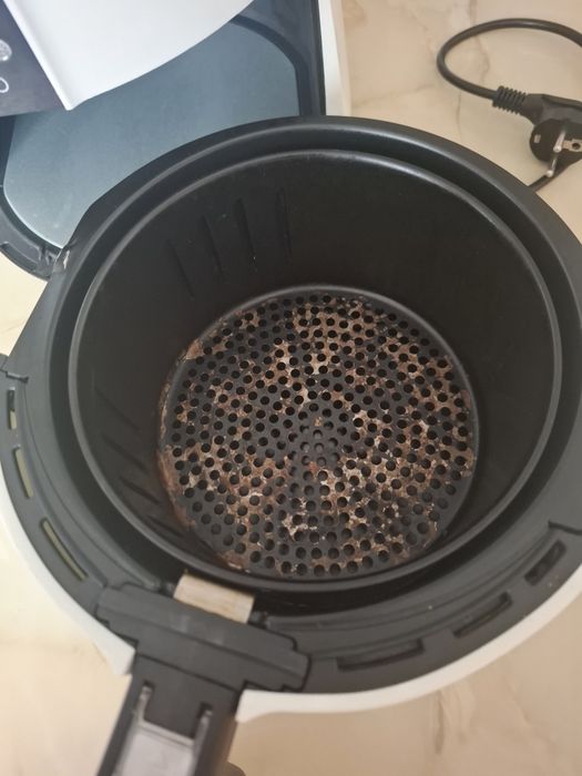 Vând airfryer la preț foarte bun