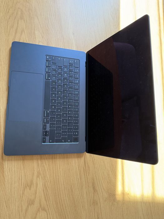 Macbook Air M3 15 midnight 16 GB Ram 256gb SSD