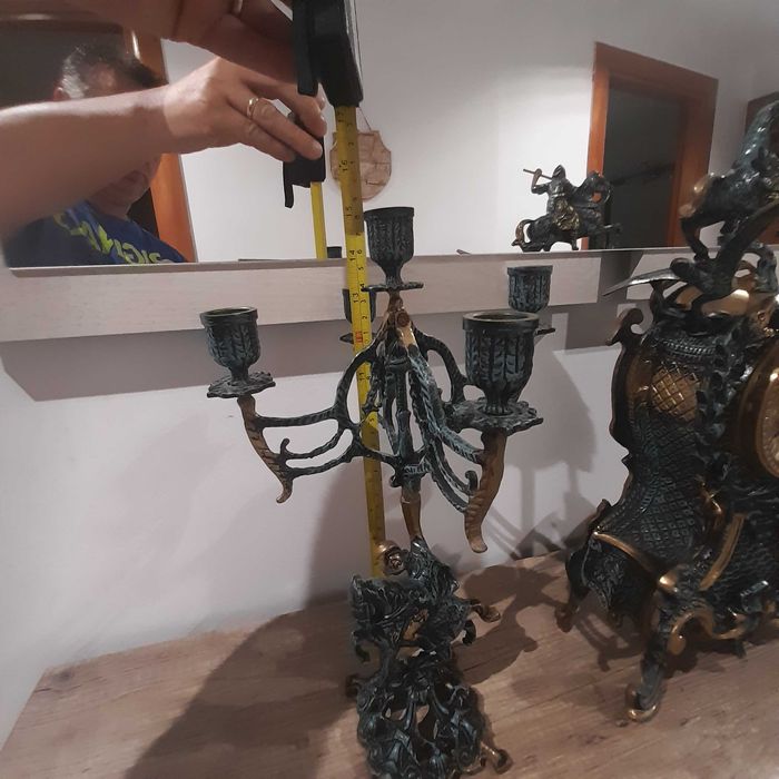 Ceas  de șemineu și perechea de sfeanice din bronz masiv