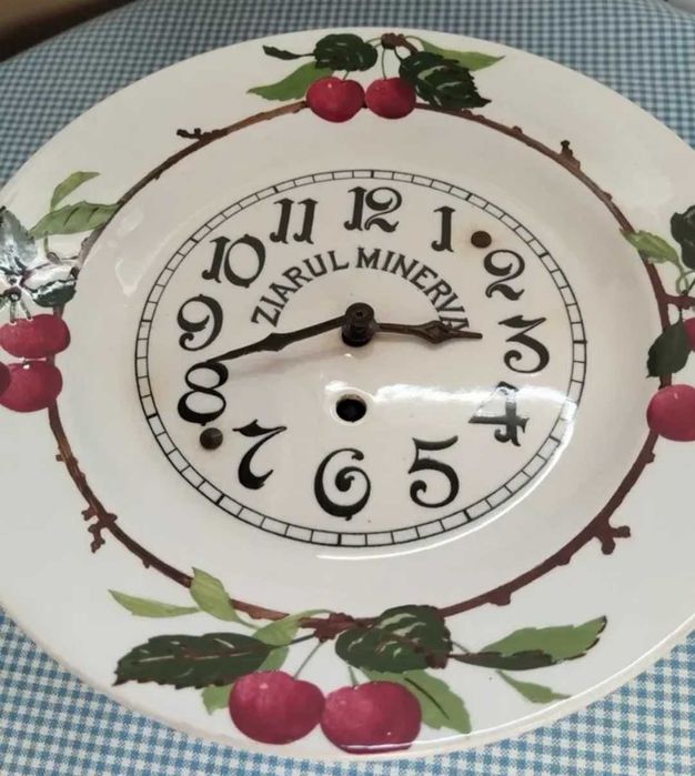 Ceas vechi de colecție, cu reclama, Ziarul Minerva, perioada Regalista