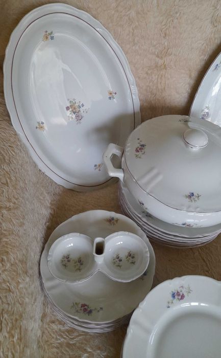 Порцеланов сервиз за хранене