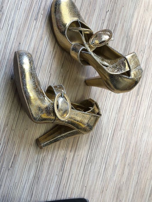 Продам женскую обувь