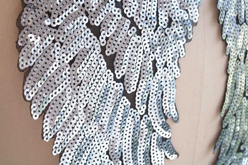 Релефни нашивки крила