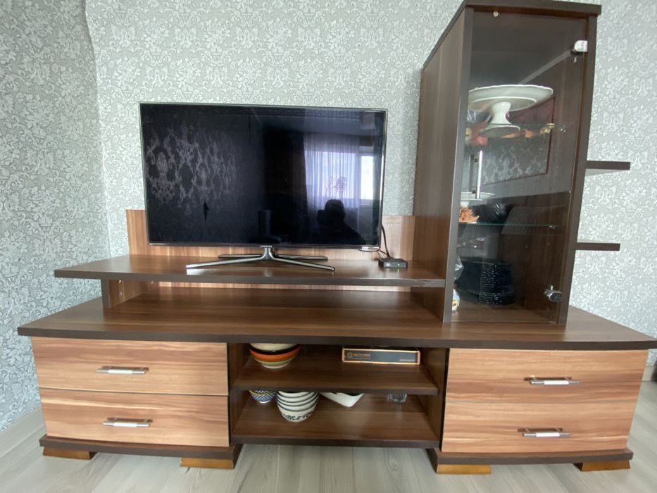 Продам тумбу под телевизор