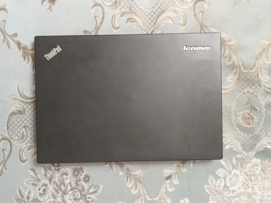 Lenovo think pad. Core i3. Аккумулятор держит