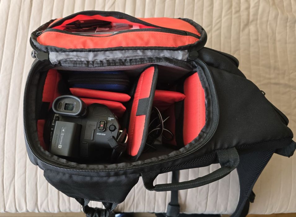 4K HDR видеокамера SONY FDR-AX700