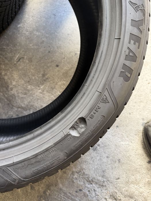 4 anvelope iarna 245/45/18 , 100 V , XL , GoodYear , 6-7 mm !
