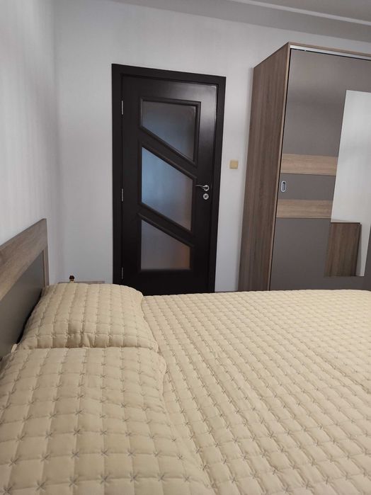 Тристаен апартамент с безплатни парко места за нощувки и краткосрочно