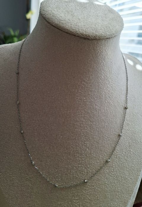 Колие бяло злато с фасетирани диамантирани топчета златен синджир