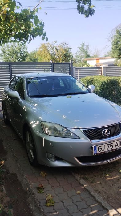 Lexus is 220d  2009