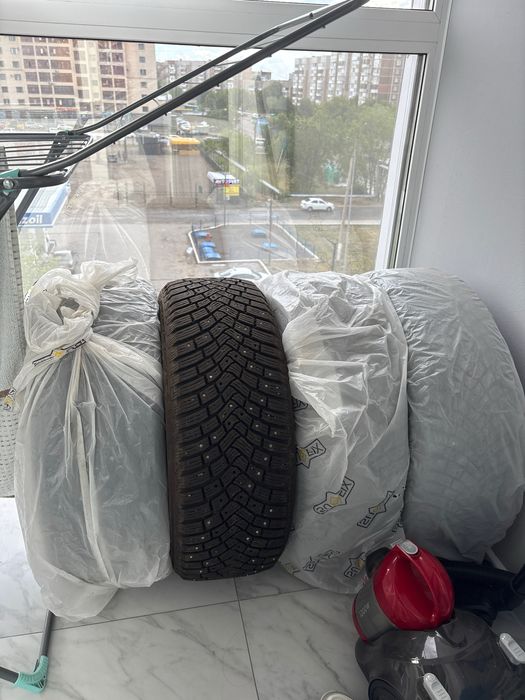 Комплект зимних шипованных шин Continental IceContact 3