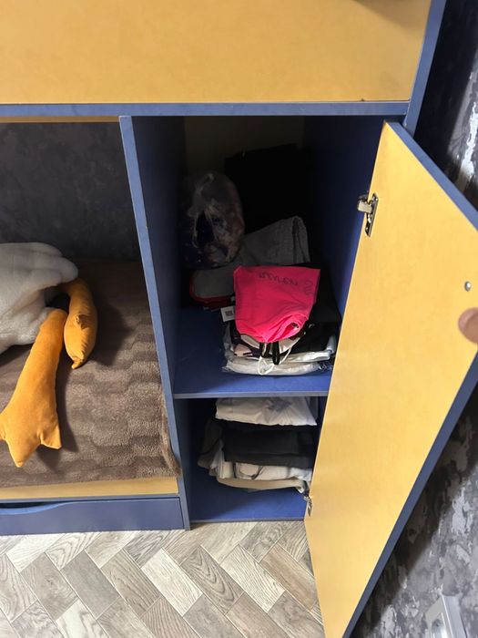 Продам двухярусную кровать !