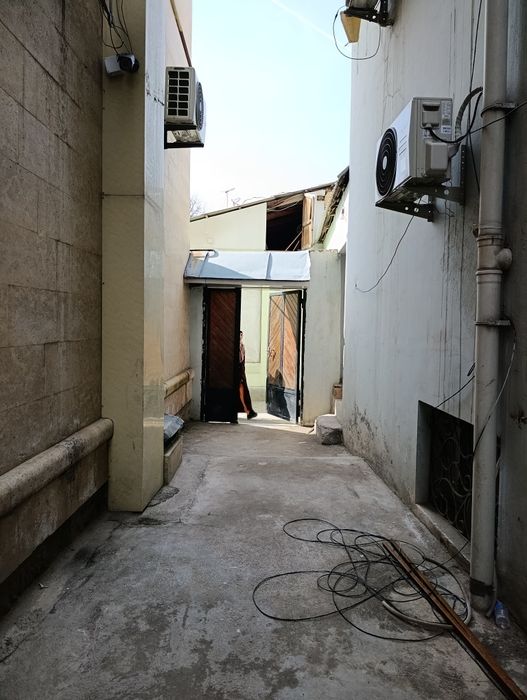 Uy sotiladi uchastka. Shahar markazida