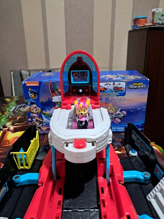 Paw Patrol, игрален комплект със самолетоносач 
Пес Патрул - Pup Squad