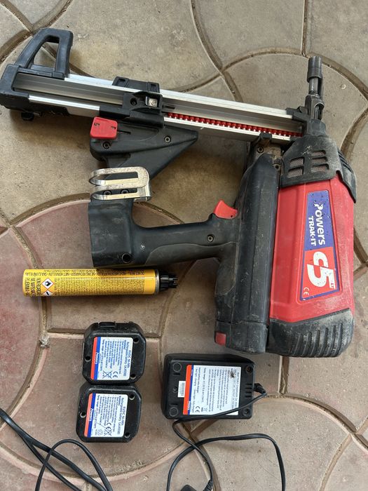 Pistol de bătut cuie cu gaz Powers TRAK-IT C5