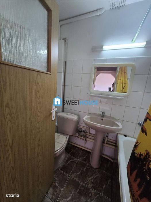 Apartament decomandat cu 3 camere, 2 bai si 3 balcoane  Str. Tabacari,