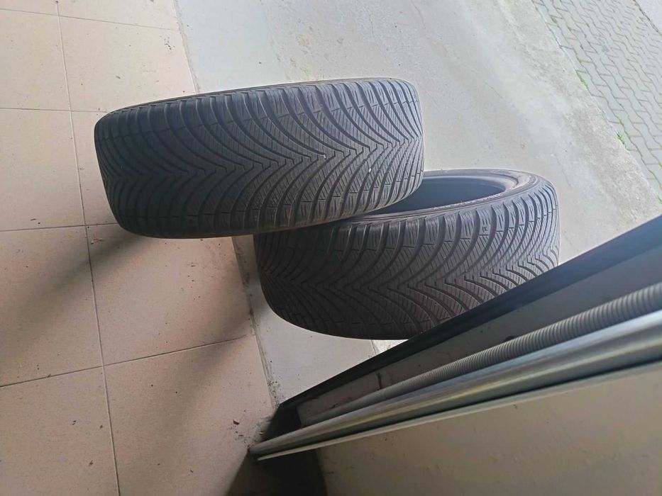 Продавам 2 броя всесезонни гуми KUMHO Solus 4S HA32  225/45/18