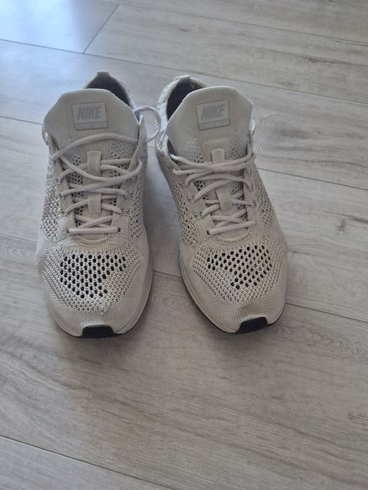 Nike Flyknit Racer „Triple White / Goddess” (cod 526628-100)