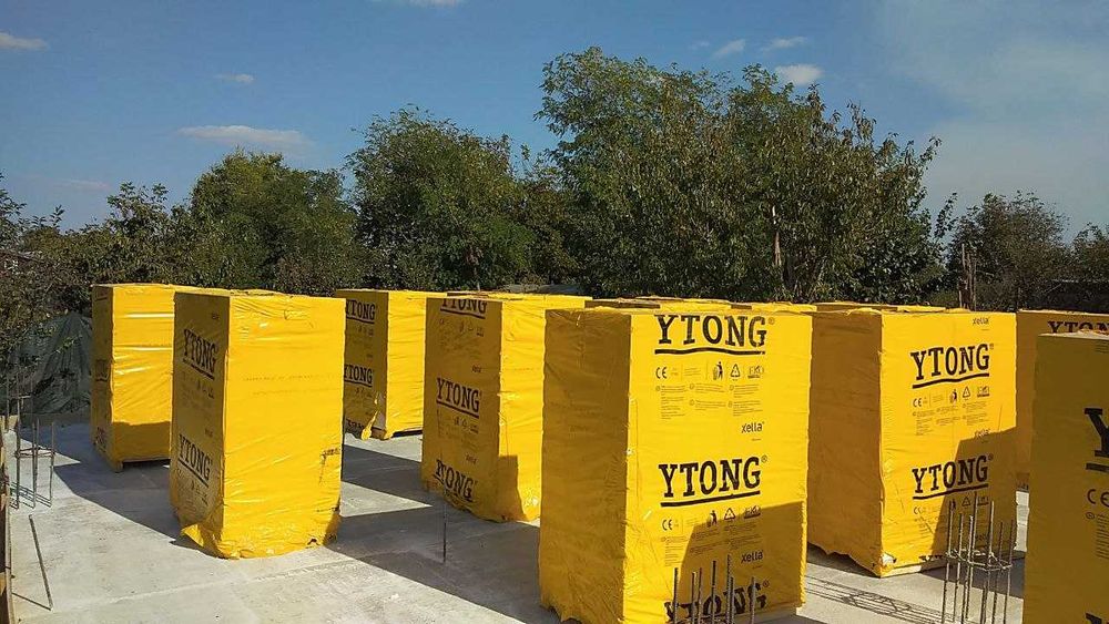 Echipa Meseriasi, specializați in: Constructii Case (Roșu, gri, cheie)