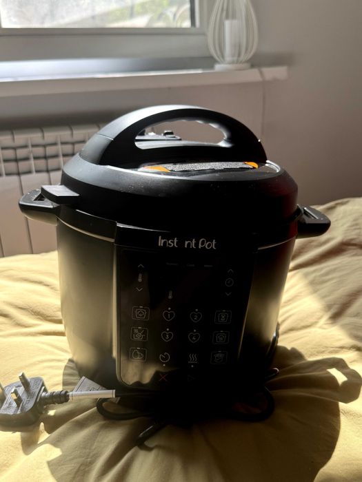 Instant Cooking Pot 5.7L