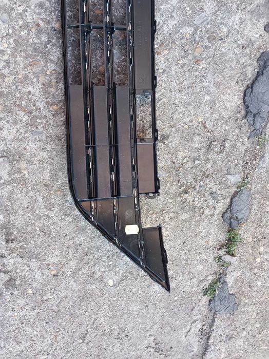 решетка предна броня Touareg 7P5