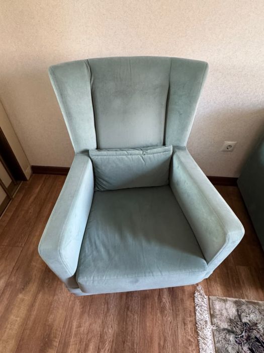 Продам Диван с креслом