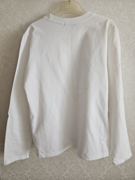 Белый лонгслив с принтом