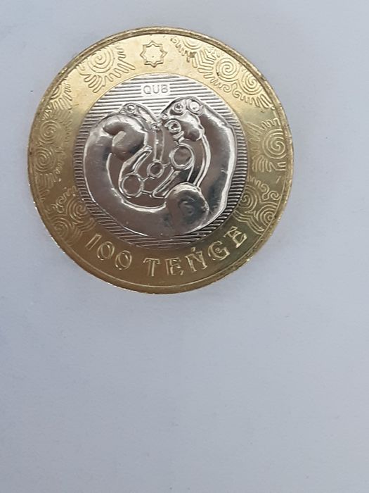 Монеты сто тенге юбилейные.
