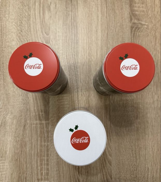 3 броя коледни кутии на Кока Кола