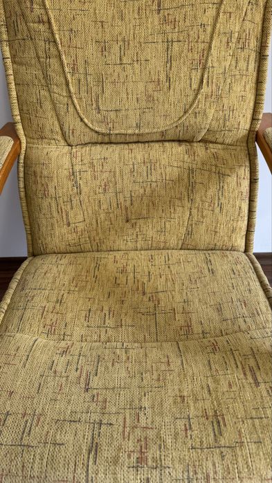 2 броя фотьойли с дървени извивки – супер удобни и стилни