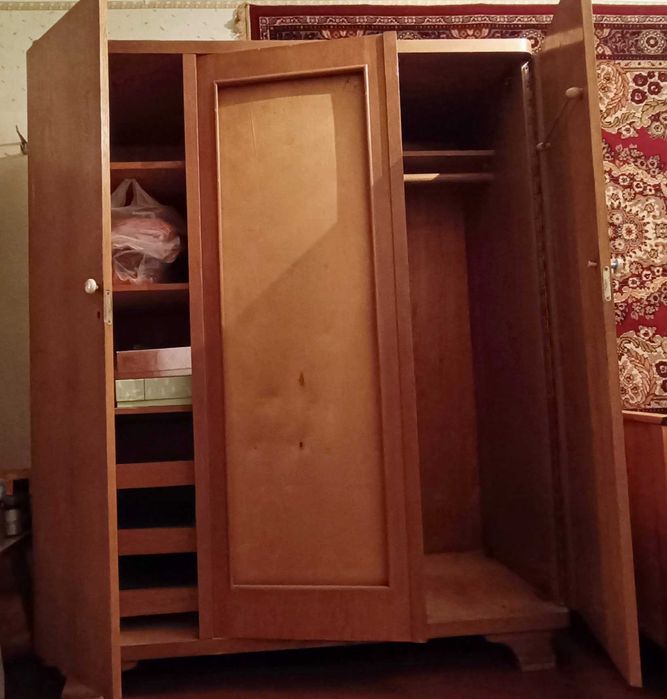 Продам шкаф для одежды