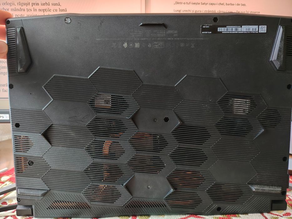 laptop gaming MSI Bravo 15 C7V RTX 4050
