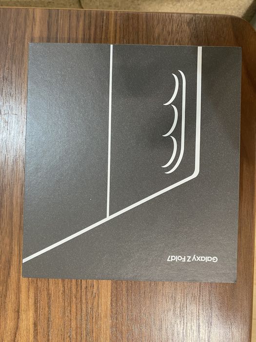 Galaxy Z fold 7, 12/256 GB. Yangi karobkadan chiqgan 10kun boldi.