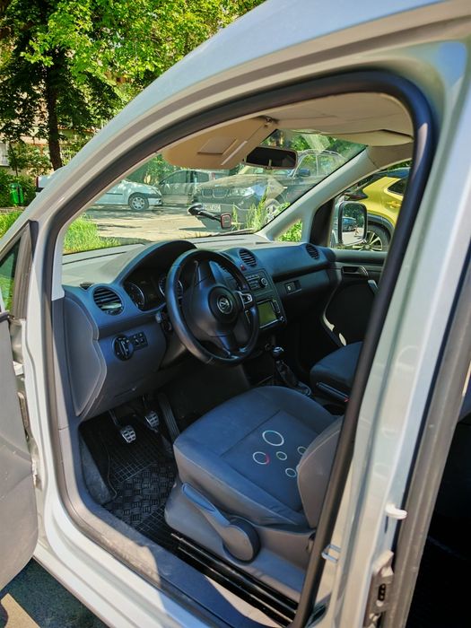 Vând vw caddy 2.0 tdi 5 locuri 7 locuri