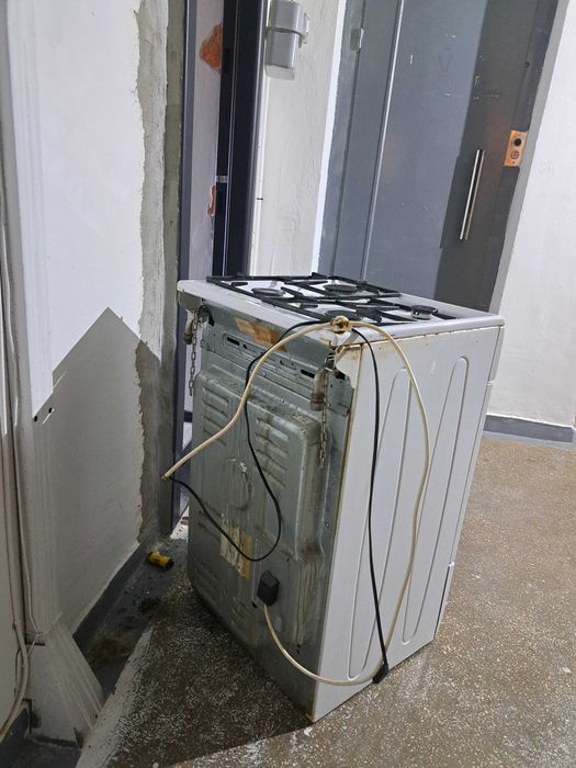 Aragaz cu cuptor pe gaz