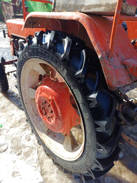 Vând tractor  Mc cormick