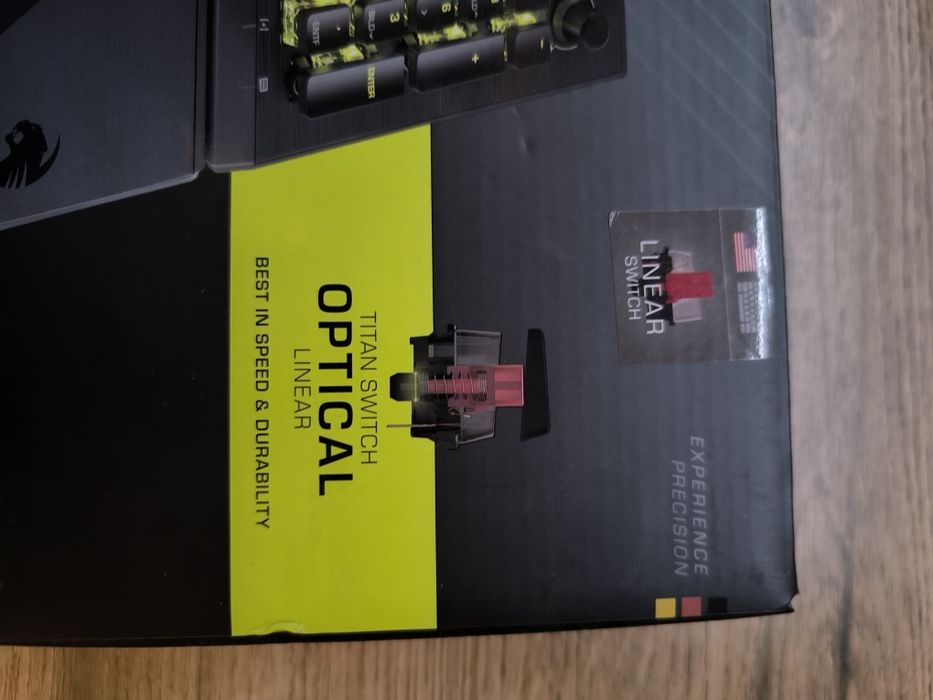 ROCCAT Vulcan PRO Геймърска механична клавиатура с Titan Red Linear sw