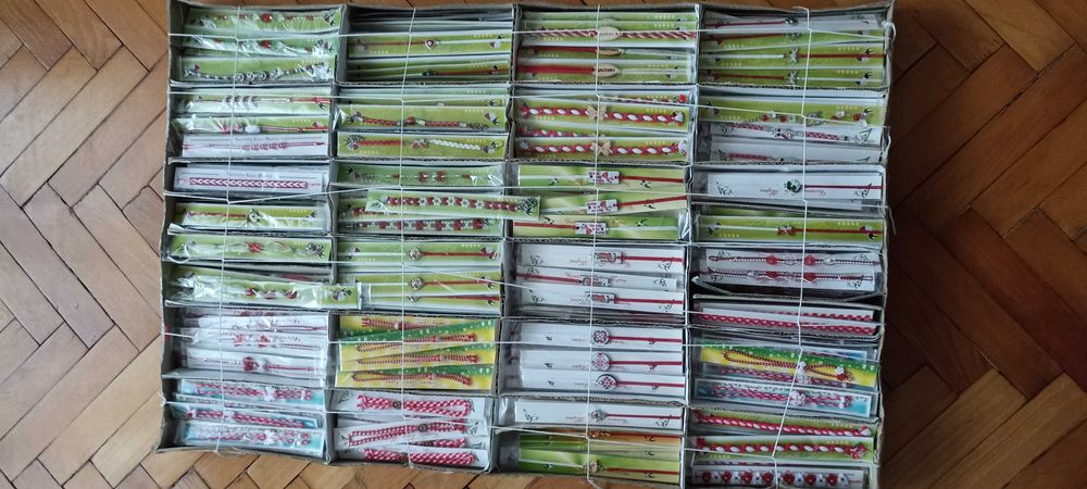 Мартеници на едро