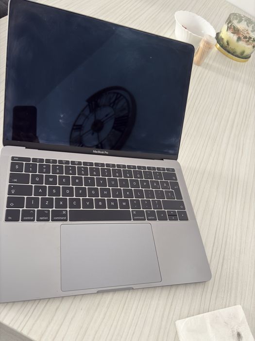 MacBook 13 Pro - i5, 8gb RAM, 256 GB SSD