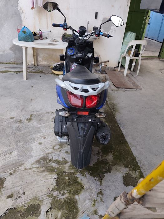 Продается скутер 150 кубовый смотрите фото.