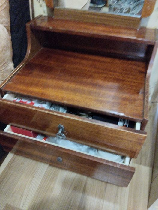 Продам трюмо б/у