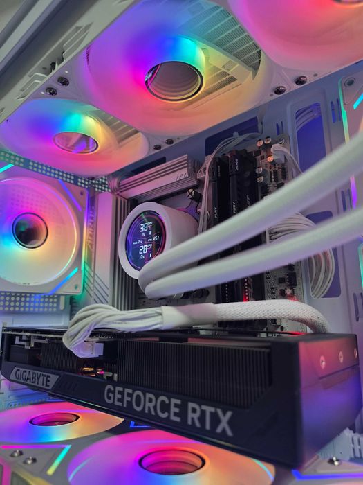PC Gaming White Ryzen 7 9800X3D RTX 5070