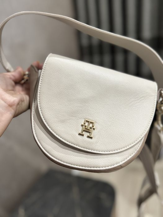 Дамска чанта на Tommy Hilfiger