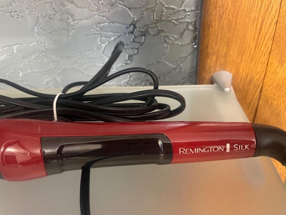 Vând Ondulator Remington Silk Nou