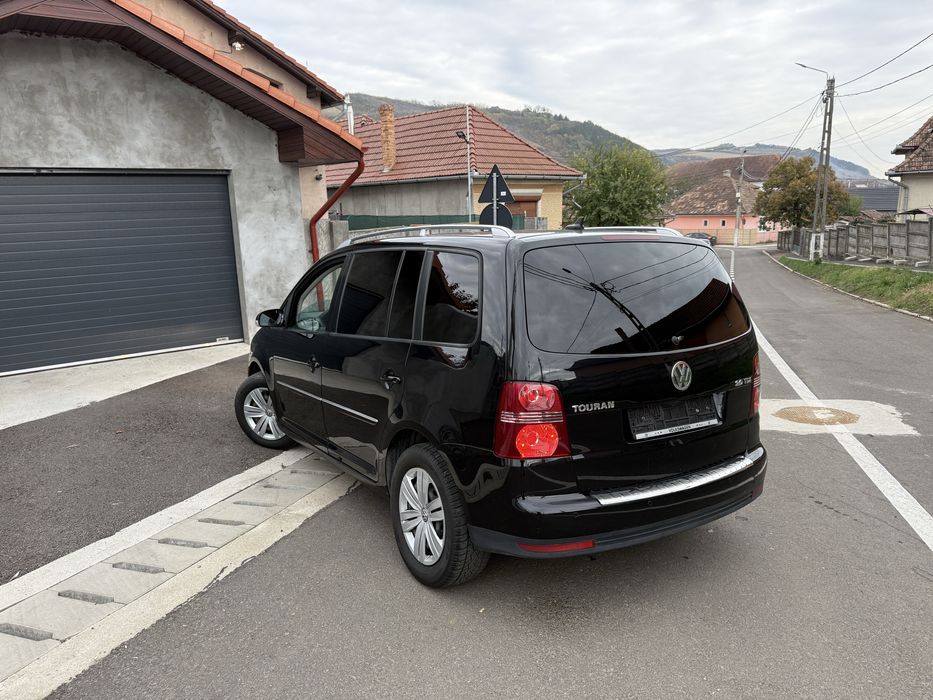 Touran ~ Automat ~ 2.0 TDI ~ Xenon ~ An 2008 ~Cârlig remorcare~