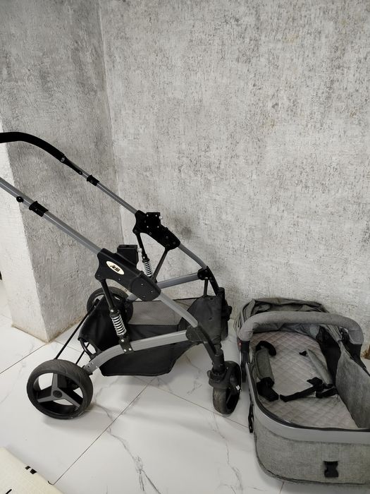 Продам десяткую коляску универсальная