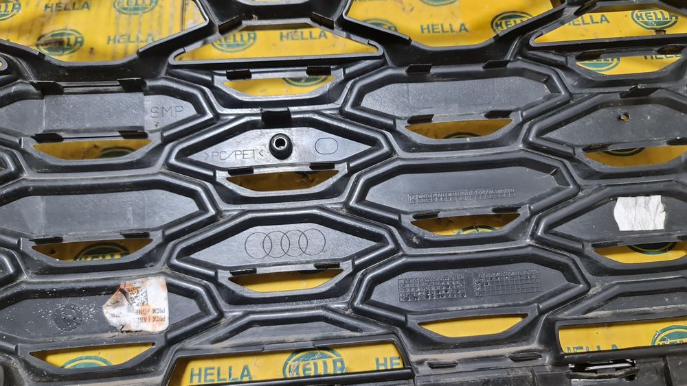 Grila masca radiator bara fata Audi Q3 F3 83F853651c S line black