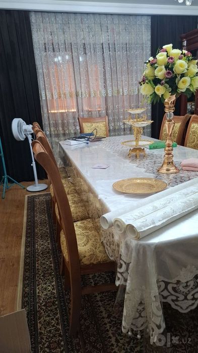 Продается стол и 10 стульев