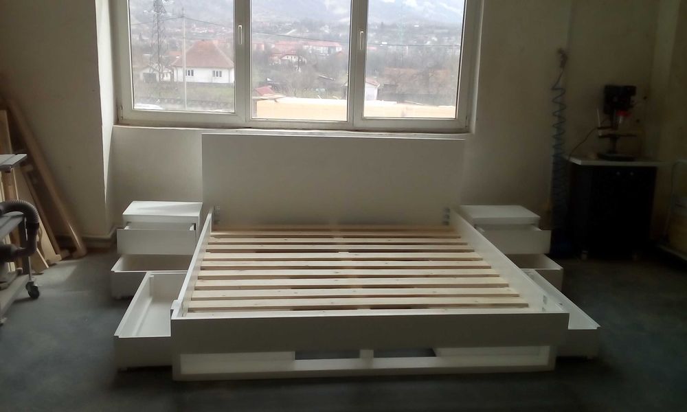 TRANSPORT GRATUIT.Pat matrimonial din lemn masiv cod 212